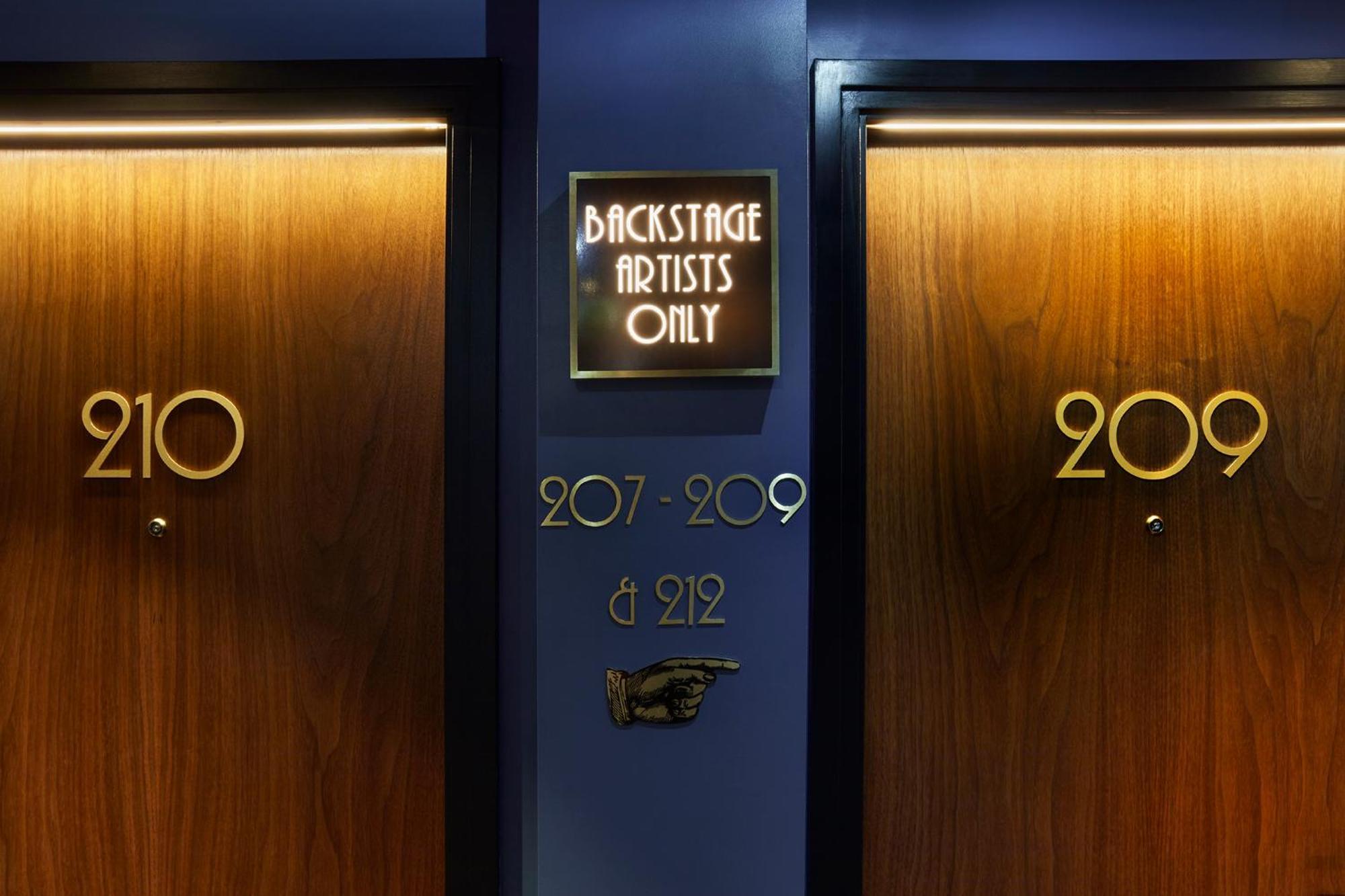 Hotel Indigo London - 1 Leicester Square By Ihg Екстериор снимка
