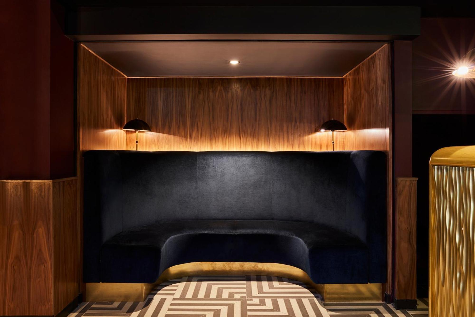 Hotel Indigo London - 1 Leicester Square By Ihg Екстериор снимка